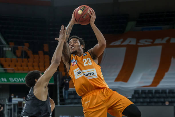 而琼斯投篮 而琼斯投篮