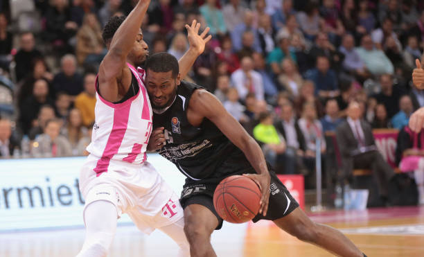 以钢铁般的 以钢铁般的